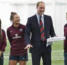 Prinz williams ist großer fußballfan und verpasst kein spiel der englischen nationalmannschaft. Sp Fussball Frauen Wm 2015 England Prinz William Anruf Prinz William Wunscht Lionesses Gluck Fur Wm Halbfinale Welt