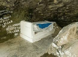 Malin kundang and his mother always lived in a hard situation. Cerita Anak Malin Kundang Pengertian Kisah Wajah Asli