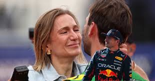 Ella es Julia Piquet, la esposa del piloto mexicano Dani Suárez que tiene  estrecha relación con Max Verstappen