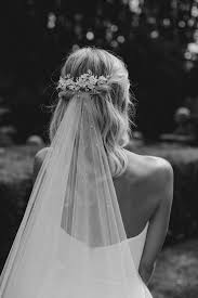 Scroll down this post to find 20 stunning wedding hairstyles with veils and hairpieces! 15 Classic Wedding Hairstyles That Work Well With Veils Emmalovesweddings
