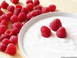 Griechischer joghurt enthält weniger zucker und kohlenhydrate als normaler joghurt, weil der prozess, der die molke entfernt, um den joghurt zu. Die Gesundesten Lebensmittel Mit Wenig Kalorien