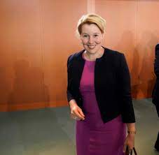„persönliche erklärung von ministerin franziska giffey. Personalien Familienministerin Giffey Verzichtet Auf Kandidatur Fur Spd Vorsitz Welt