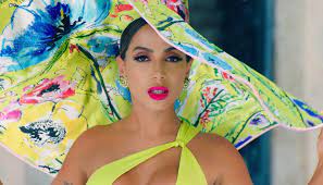 • born in rio de janeiro, anitta began singing in the church choir at age eight and later took dance lessons. Anitta Ajak Cardi B Myke Towers Membantunya Dalam Me Gusta Creative Disc
