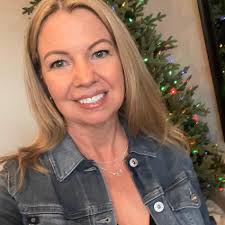 Is Minnie's Christmastime fireworks dessert party worth it?