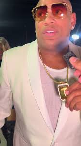 William Jewelry Cyando Llega Al Restaurant De Alexander