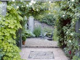 This article describes how to achieve that goal. 8 Courtyard Flower Garden Ideas