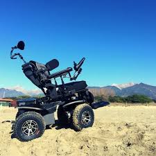 E' un prodotto creato dal centro ricerche tecnothon della fondazione telethon in collaborazione con la vassilli s.r.l. Carrozzina Fuoristrada Outchair Il Massimo Dell Autonomia E Della Potenza Disabili Com