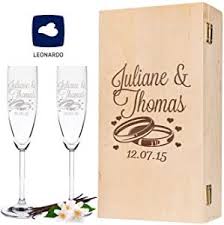 Amazon De Leonardo Sektglaser Mit Gravur Von Namen Datum Im Wedding Design Als Geschenk Zur Hochzeit Ve In 2020 Sektglaser Mit Gravur Vintage Holzkisten Gravur