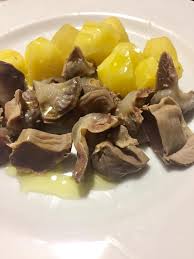 Tagliateli in piccole parti, quasi dei quadratini. Durelli Di Pollo Lessati I Sapori Dei Ricordi