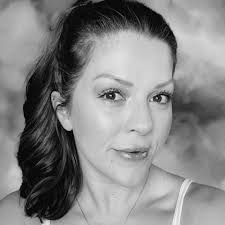 Michelle Eldridge's Instagram, Twitter & Facebook