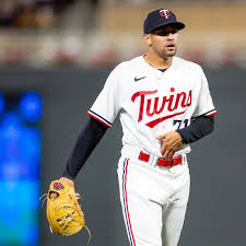 Red Sox promote streaking reliever from offseason trade after Nick Burdi DFA