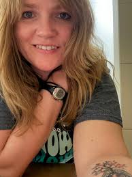 I love you"..reply like an uninterested Capricorn person. Let's go😂