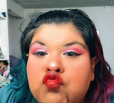 Yo usando camisas con cuello de tortuga para ocultar mi papada 💋: