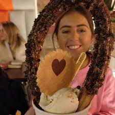 Rosie O'Donnell (@RosieODonnell79)