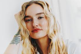 Hannah Baxter's Very Big Beauty Routine