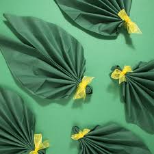 Nos Pliages De Serviettes En Feuille De Palme Une Decoration Facile A Realiser Pliage Serviette Feuille De Palmier Pliage Serviette Feuille Pliage Serviette