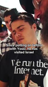 INSPIRING 🥺 Aaron Steinberg (Steiny) wraps tefillin with @farroyossi  #Tefillin #Jewish