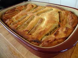 Coat the bottom and sides of an 8x12 or 9x9 ceramic or metal casserole dish with vegetable oil. How To Cook Vegetarian Toad In The Hole
