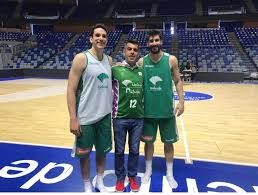 Carlos Suárez على X: "Visitas especiales: ¡El gran Roberto Chinchilla!  #campeones #inspiracion #ElEsDelUnicaja 💚💜 https://t.co/jsjL3bzMAU"