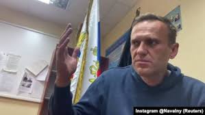 Суд проходил прямо в отделе полиции, адвокатов пустили к подзащитному за минуту до заседания, на. Na Penke Pod Portretom Yagody Runet O Sude Nad Alekseem Navalnym