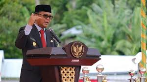 Sebelumnya, gubernur sulawesi selatan (sulsel) nurdin abdullah yang baru ditangkap kpk pada jumat (26/2) malam dibawa ke gedung kpk jakarta kendati demikian, ali belum bisa menjelaskan lebih detil kasus apa yang menjerat nurdin dan juga siapa saja pihak lain yang turut ditangkap. Uwh0jplil00bim
