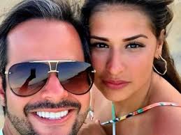 Check spelling or type a new query. Marido Mostra Simone Gravida De 9 Meses E Ela Reclama To Ridicula