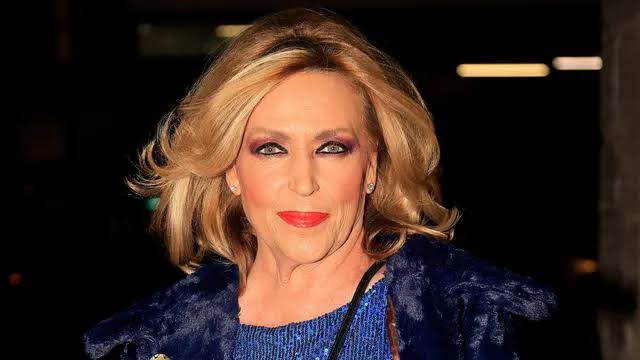 La reacción de Lydia Lozano al coincidir con la Reina Letizia como invitada  en la boda de Víctor Elías