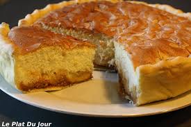 Gateau De Savoie Comme Une Tarte Aux Pommes Et A La Confiture De Lait Au Beurre Sale Le Plat Du Jour