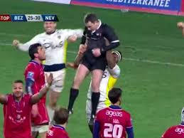 Usa rugby is charged with developing the game on all levels and has over 125,000 active members. This Rugby Player Got A Red Card For Using The Ref As A Celebration Prop Sbnation Com
