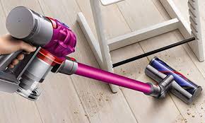 Aujourd'hui 1 700 ingénieurs perfectionnent constamment cette. Bon Plan Dyson Les Aspirateurs En Chute Jusqu A 30 Sur Fnac