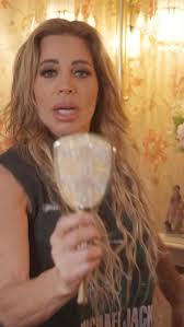 This song hits and suddenly your hairbrush is a microphone. ⭐️ Who else was  rocking out to this in the 80s? Forever grateful for this one.