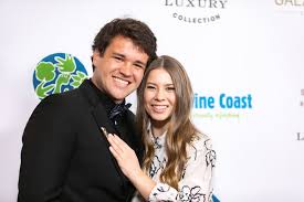 Bindi irwin and chandler powell got married at the australia zoo wednesday, hours before a curfew from the australian government set to slow the spread of coronavirus would have restricted the. Bindi Irwin And Chandler Powell Wedding Details Popsugar Celebrity
