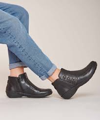 Leather lightweight ankle boots