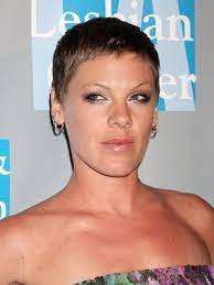 Singer Pink Short Hair Photo Posh24 Com Pink Singer Pink Short Hair Short Hair Styles