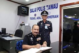 Pelakon drama ayuni safira dan gerak khas, nizen ayob dilaporkan telah meninggal dunia pada jam 11.55 pagi tadi di hospital sultanah aminah (hsa) berita sedih tersebut dimuatnaik oleh pelakon salina saibi di instagram. Siakap Keli Sape Layan Gerak Khas Dlu Mesti Kenal Facebook