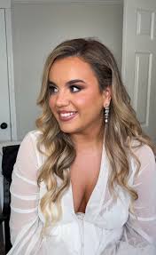 Happy Monday! I'm Caitlin, the owner of Spritz Creative Co! We want to be  your go-to balloon garland, bounce house and candy cart rental business  🫶🏻 we have a availability for the