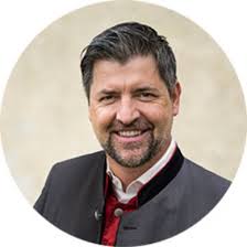 Helmut Tauber auf LinkedIn: #arnokompatscher #philippachammer #helmuttauber  #svp #wirtschaft…