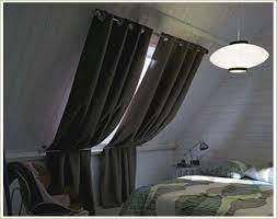 Illuminezles en toute simplicité avec des stores pour fenêtres de toit. Rideau Occultant Velux Rideaux Chambre Rideau Velux Idees De Rideaux