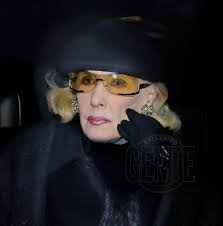 Su verdadero nombre era maría aurelia paula martínez suárez y se había retirado del mundo del espectáculo en 1972 y desde entonces ni. La Reaccion De Mirtha Legrand Ante La Triste Noticia De La Muerte De Su Amada Hermana Goldy Gente Online