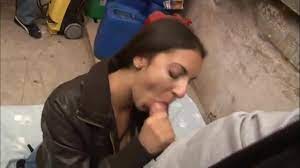 BEURETTE FRANCAISE DU QUARTIER soumise adore le sexe- www.beurette-videos.fr  - XNXX.COM