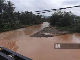 Paras air sungai golok di kelantan kini dikesan semakin meningkat menghampiri 10.5 meter dan disifatkan berbahaya kepada. Tiga Sungai Di Kelantan Hampiri Paras Amaran