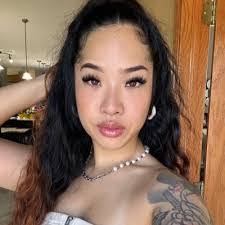 Amelia Benton's Instagram, Twitter & Facebook