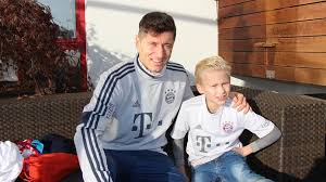 Download wallpapers robert lewandowski blond polish footballer. Sternstundenwunsche 2019 Wir Erfullen Kindertraume Bayern 1 Radio Br De