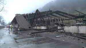 Auf dem gelände einer entsorgungsfirma in sargans sg ist am samstag eine halle in brand geraten. Brand Markthalle Sargans Youtube