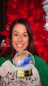 Shelly Metz's Instagram, Twitter & Facebook