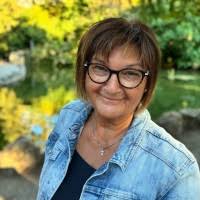 600+ "Földi" profiles