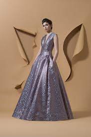 Isabel Sanchis Evening Dresses Available At Esposa Prive Stores In Dubai And Downtown Beirut Fancy Dresses Long Indian Fashion Dresses Evening Gowns Elegant
