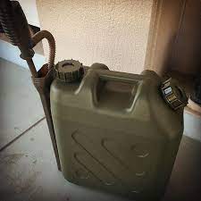 地味 な日曜工作 ポリタンクにポンプホルダーをベルクロテープで貼り付け 灯油タンク ポリタンク 灯油ポンプ 醤油チュルチュル 冬支度 diy and crafts diy millitary