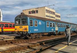 Osztályú felvételi épület ma is látható a jelenlegi mellett. Mateszalka Vasutallomas Mateszalka Hungary Train Station Facebook
