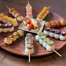 letronc ルトロン on instagram 湊珈琲 岐阜県岐阜市 大正2年に建設され岐阜市景観奨励賞も受賞した古民家カフェ 湊珈琲 ミナトコーヒー 看板メニューの お団子盛り合わせ は 定番のみたらしや抹茶や小倉 さらに季節限定フレ フレーバー